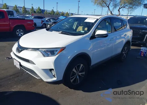 2017 Toyota Rav4 Xle z USA, uszkodzony, nr VIN JTMWFREV5HJ143436
